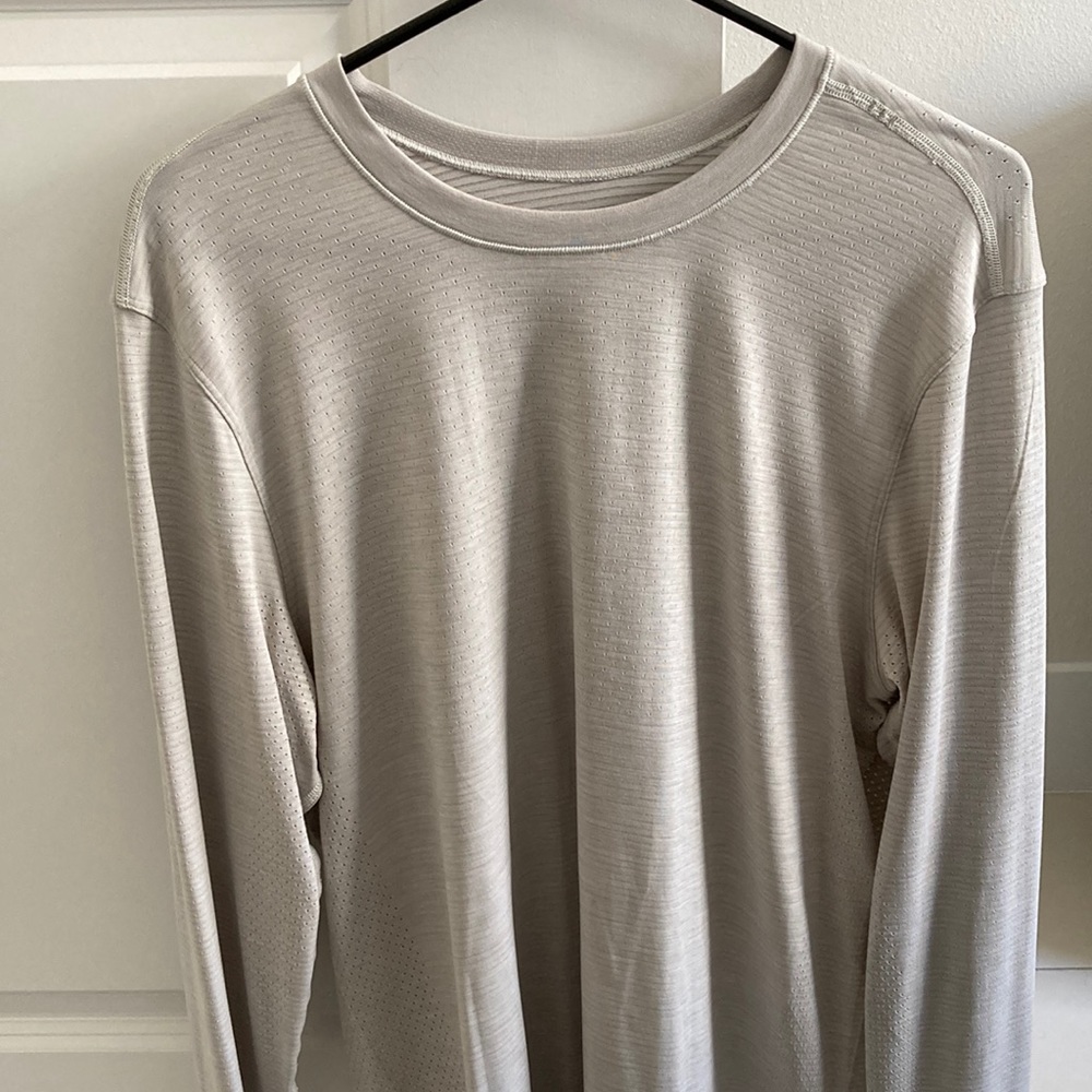 Lululemon Metal Vent Tech 2.0 Light Grey Long Sleeve Men’s Large
